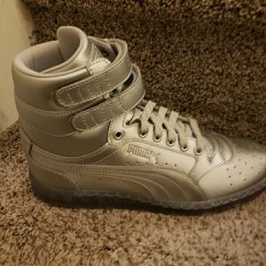 High top Puma tennis shoes